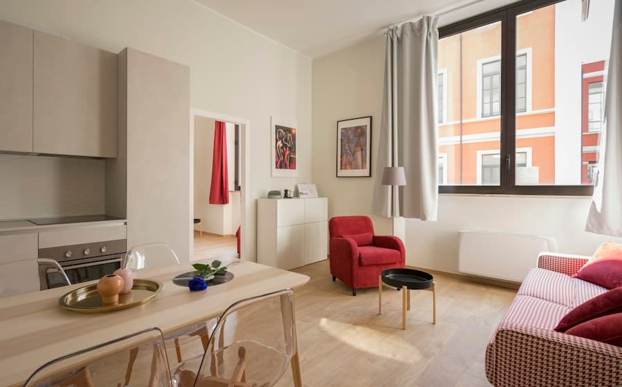 Stylish 2 bed riverside maisonette